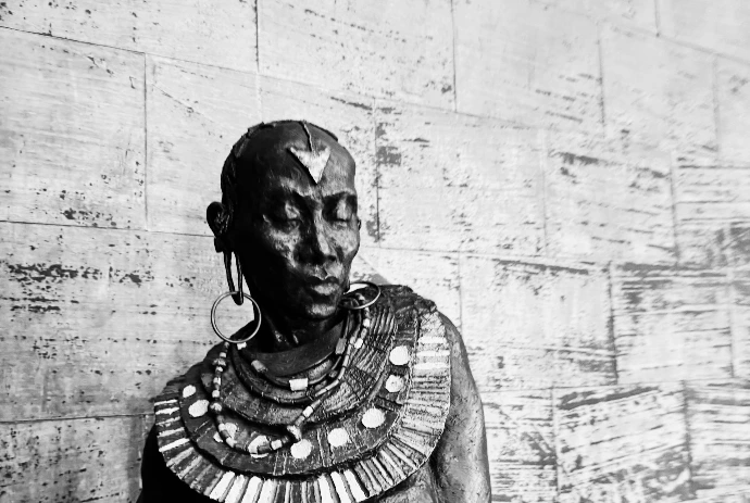 Bust of an ancient egyptian pharaoh with elaborate necklace.